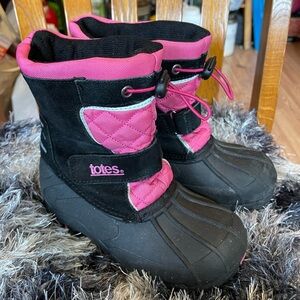 Totes Jaclyn slip on girls winter boots